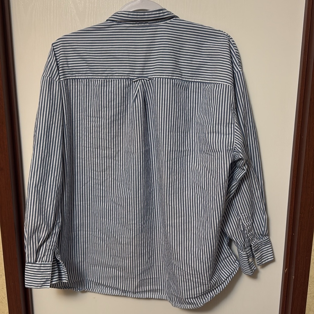 Old Navy Classic Blue Striped Women’s Shirt Size M - Picture 2 of 4